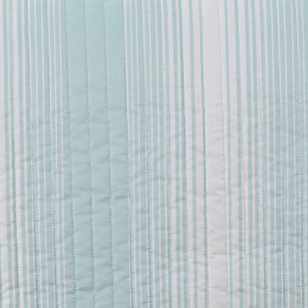 Everette Collection Ombre Striped Quilt Set